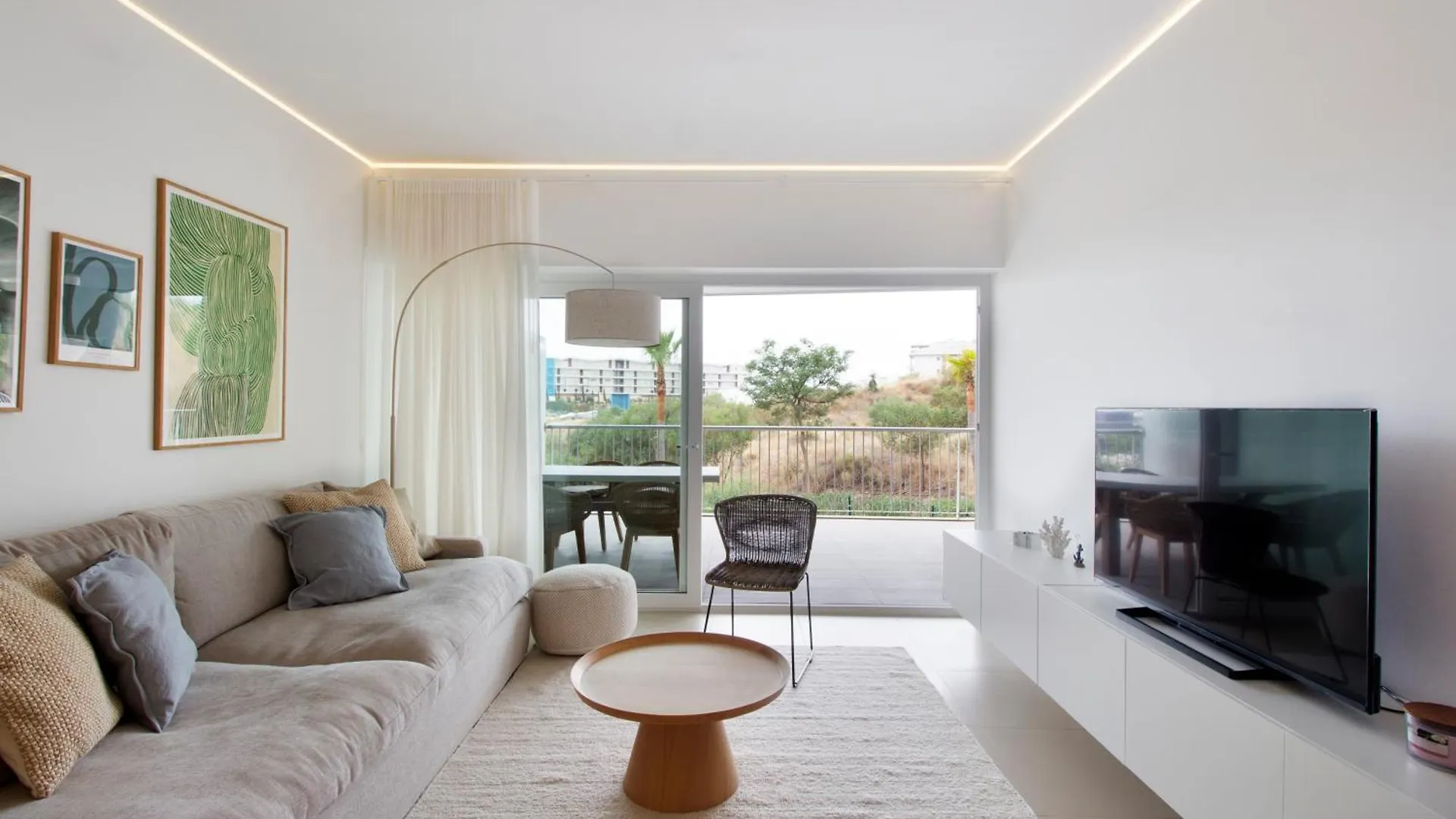Happy Travel South Beach 5-2B location